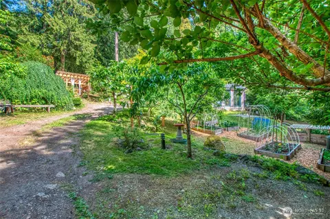 Exterior - 239 Bromley Dr, Eastsound, WA 98245 photo 7 of 14