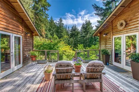 Exterior - 239 Bromley Dr, Eastsound, WA 98245 photo 2 of 14