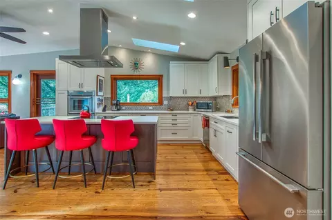 Kitchen - 239 Bromley Dr, Eastsound, WA 98245 photo 3 of 5
