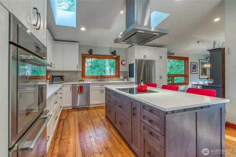 Kitchen - 239 Bromley Dr, Eastsound, WA 98245 photo 2 of 5