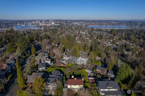 2214 E Crescent Dr, Seattle, WA 98112 photo 32