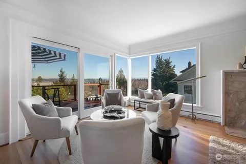 2214 E Crescent Dr, Seattle, WA 98112 photo 8