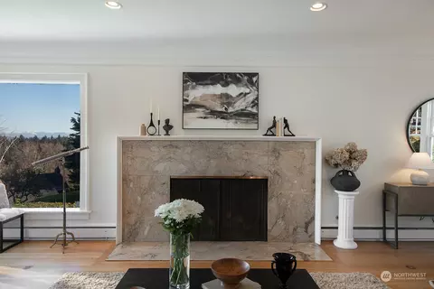 2214 E Crescent Dr, Seattle, WA 98112
