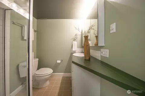 2214 E Crescent Dr, Seattle, WA 98112 photo 26