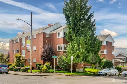 4405 SW Alaska St #307, Seattle, WA 98116