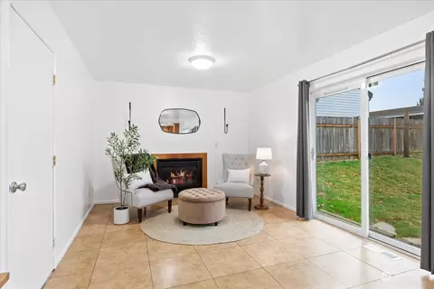 Living - 1323 E Casino Rd, Everett, WA 98203 photo 3 of 3