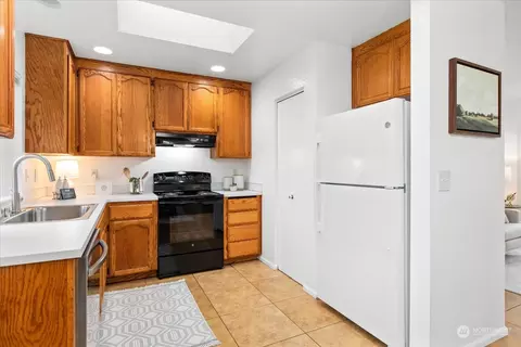 Kitchen - 1323 E Casino Rd, Everett, WA 98203 photo 3 of 3