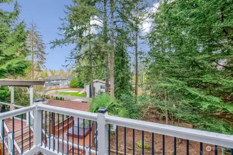Exterior - 17025 1st Ave SE, Bothell, WA 98012 photo 5 of 7