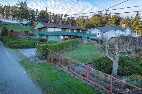 550 SW Waterloo Ave, Oak Harbor, WA 98277