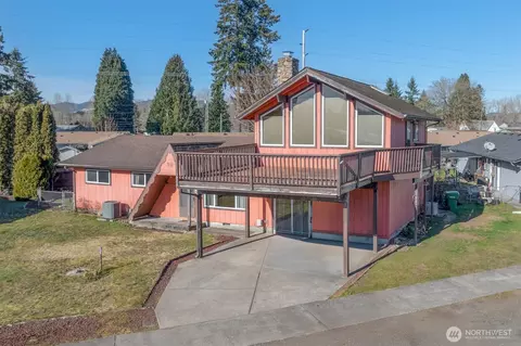 711 4th Ave SW, Castle Rock, WA 98611