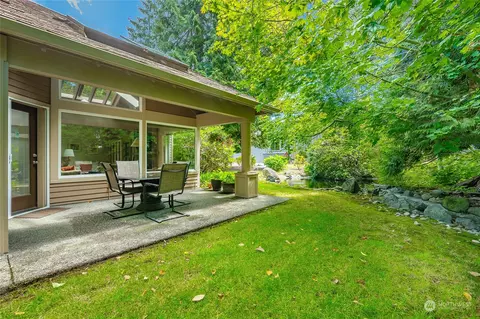 9027 Gleneagle Dr, Blaine, WA 98230