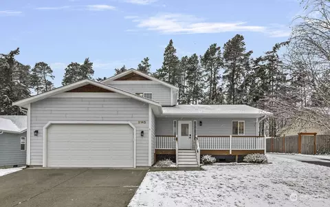 2145 SW Rosario Pl, Oak Harbor, WA 98277