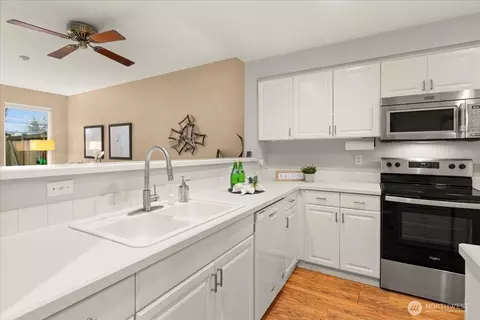 Kitchen - 23908 Bothell-everett Hwy #C9, Bothell, WA 98021 photo 1 of 3