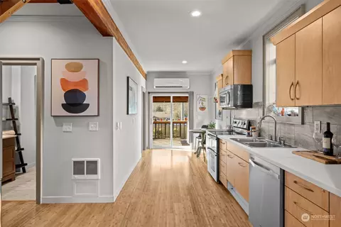 5425 25th Ave SW, Seattle, WA 98106 photo 10