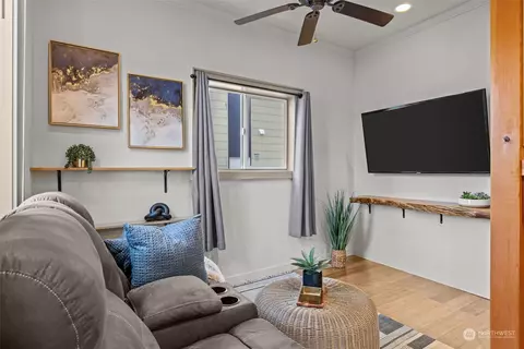 5425 25th Ave SW, Seattle, WA 98106 photo 3