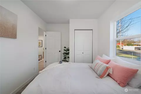 Bedroom - 120 E Young St, Elma, WA 98541 photo 5 of 5