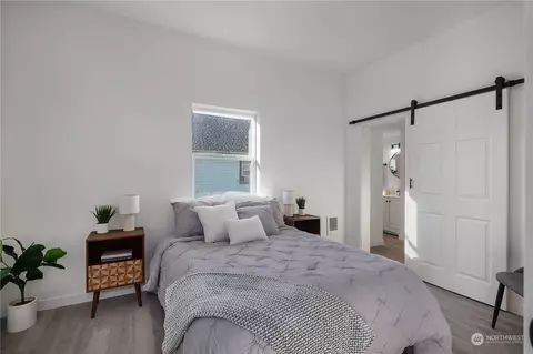 Bedroom - 120 E Young St, Elma, WA 98541 photo 1 of 5
