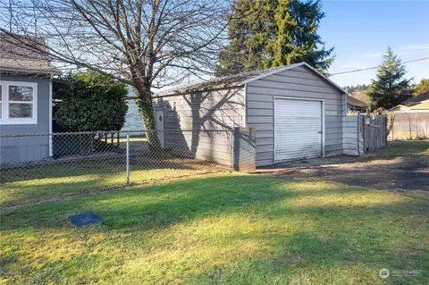 Exterior - 120 E Young St, Elma, WA 98541 photo 4 of 6