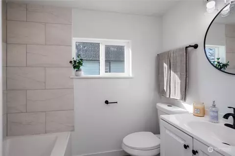 Bath - 120 E Young St, Elma, WA 98541 photo 1 of 2