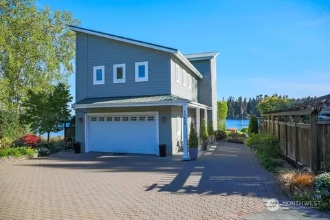10673 NE West Kingston Rd, Kingston, WA 98346