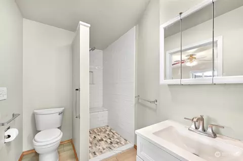 Bath - 122 Aspen Dr, Everson, WA 98247 photo 2 of 2