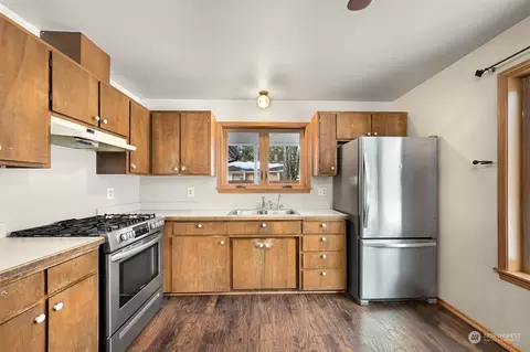 Kitchen - 122 Aspen Dr, Everson, WA 98247 photo 2 of 3