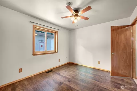 Bedroom - 122 Aspen Dr, Everson, WA 98247 photo 5 of 6