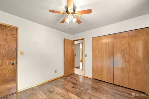 Bedroom - 122 Aspen Dr, Everson, WA 98247 photo 6 of 6