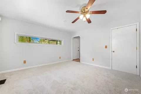 Bedroom - 122 Aspen Dr, Everson, WA 98247 photo 1 of 6