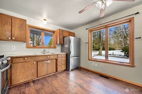 Kitchen - 122 Aspen Dr, Everson, WA 98247 photo 3 of 3