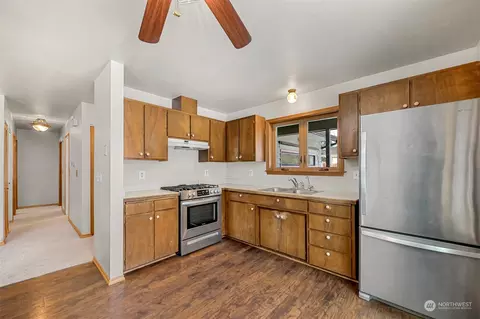 Kitchen - 122 Aspen Dr, Everson, WA 98247 photo 1 of 3