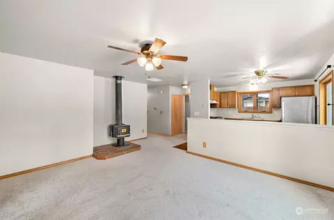 Living - 122 Aspen Dr, Everson, WA 98247 photo 1 of 2