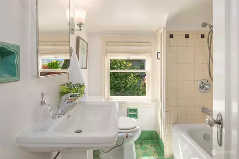 Bath - 307 36th Ave E, Seattle, WA 98112 photo 2 of 2