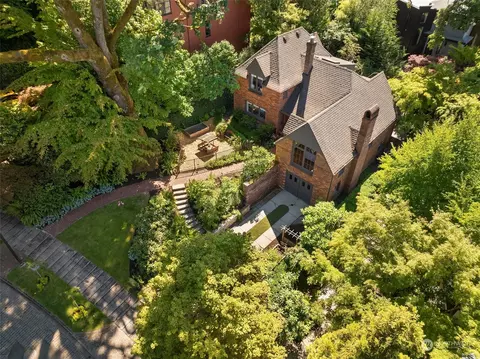 Exterior - 307 36th Ave E, Seattle, WA 98112 photo 3 of 6