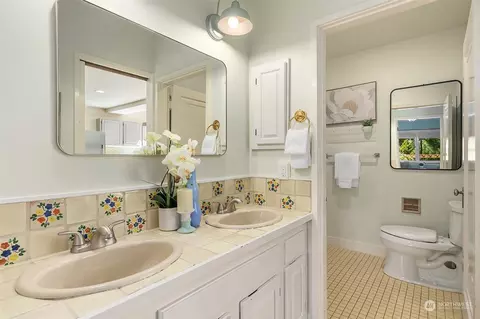 Bath - 307 36th Ave E, Seattle, WA 98112 photo 1 of 2