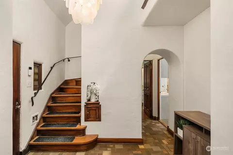 Entry Way - 307 36th Ave E, Seattle, WA 98112 photo 2 of 2