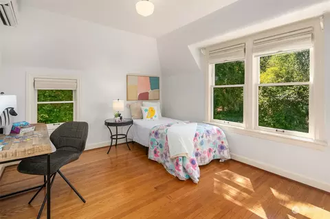 Bedroom - 307 36th Ave E, Seattle, WA 98112 photo 3 of 5