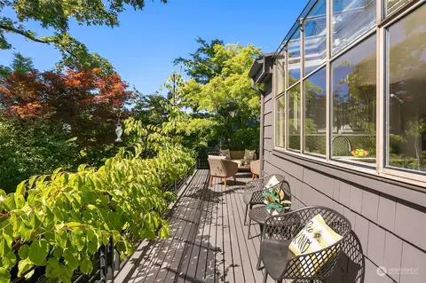 Exterior - 307 36th Ave E, Seattle, WA 98112 photo 4 of 6