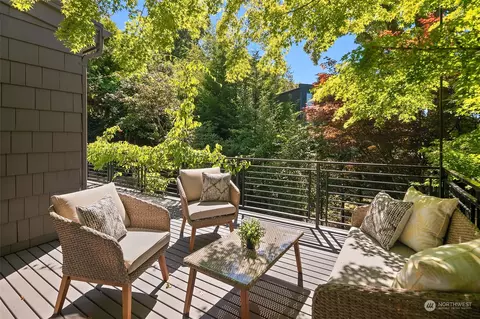 Exterior - 307 36th Ave E, Seattle, WA 98112 photo 5 of 6
