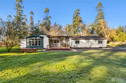 204 Fort Casey Rd, Coupeville, WA 98239