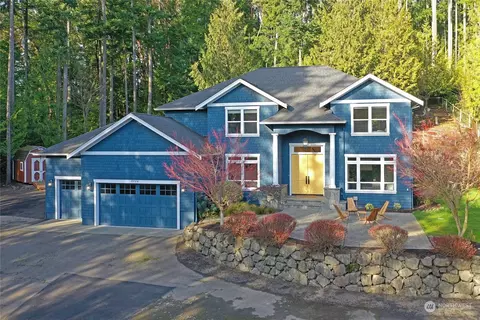 8784 NE Oddfellows Rd, Bainbridge Island, WA 98110