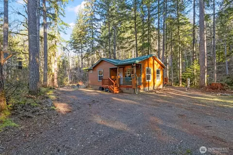851 N Duckabush Dr N, Hoodsport, WA 98548