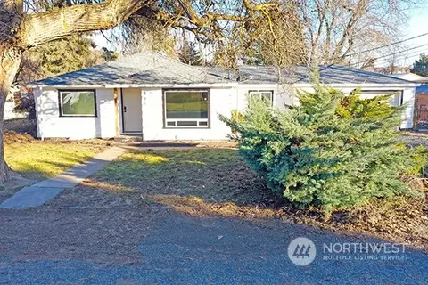 223 Elm St S, Omak, WA 98841