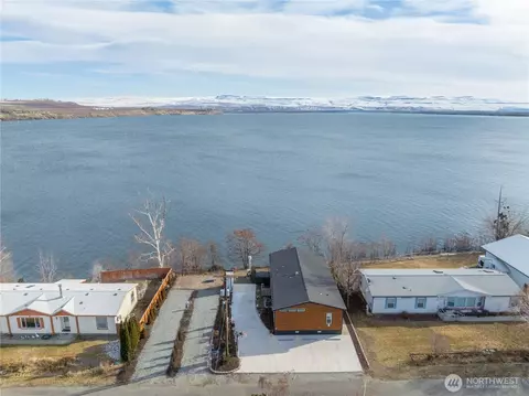 302 1st St S, Brewster, WA 98812