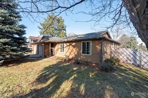 1015 SW Jacquelyn St, Milton Freewater, OR 97862