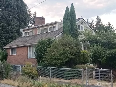 522 NE 127th St, Seattle, WA 98125