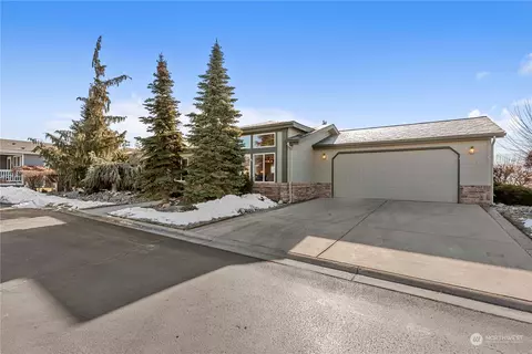 556 Canyon Dr, East Wenatchee, WA 98802