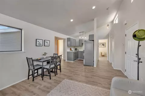 9480 Olson Pl SW #D, Seattle, WA 98106