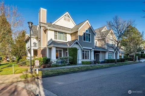 1424 Huckleberry Cir #1424, Issaquah, WA 98029
