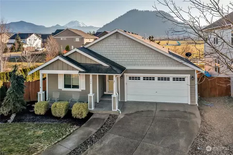 326 Sigrist Dr E, Enumclaw, WA 98022